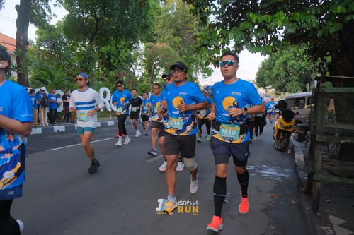 Race photo from Isoplus Run 2024 Surabaya