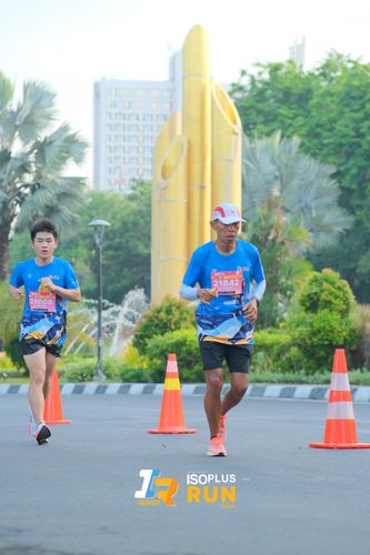 Race photo from Isoplus Run 2024 Surabaya