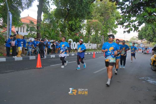 Race photo from Isoplus Run 2024 Surabaya
