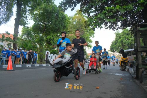 Race photo from Isoplus Run 2024 Surabaya