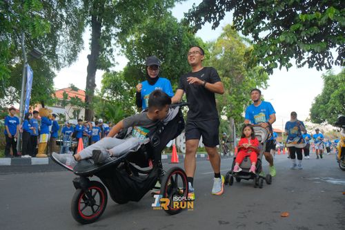 Race photo from Isoplus Run 2024 Surabaya