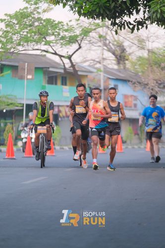 Race photo from Isoplus Run 2024 Surabaya