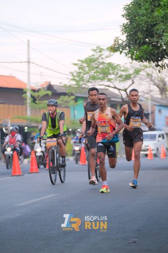 Race photo from Isoplus Run 2024 Surabaya