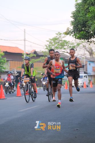 Race photo from Isoplus Run 2024 Surabaya