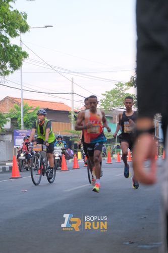 Race photo from Isoplus Run 2024 Surabaya