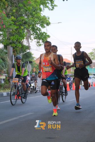 Race photo from Isoplus Run 2024 Surabaya