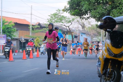 Race photo from Isoplus Run 2024 Surabaya
