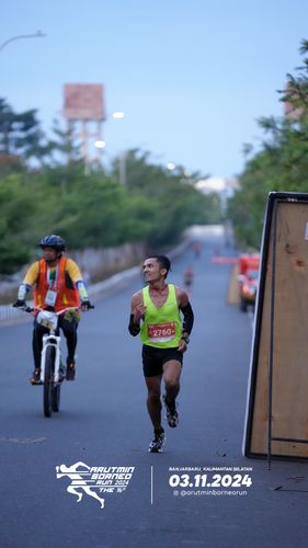 Race photo from Arutmin Borneo Run 2024