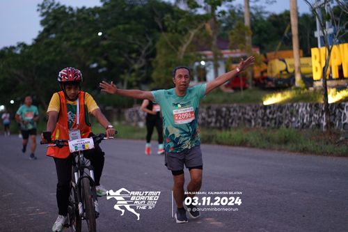 Race photo from Arutmin Borneo Run 2024