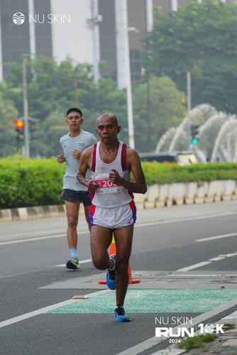 Race photo from Nu Skin Run 10K