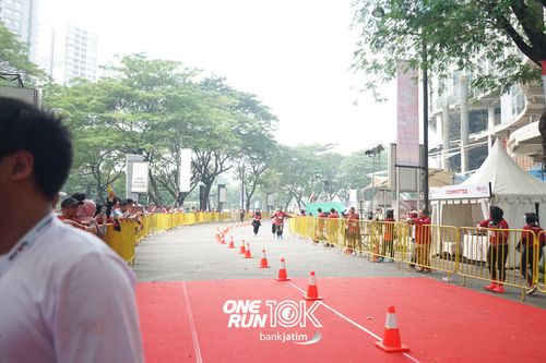 Race photo from ONE RUN 10 K