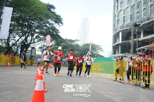 Race photo from ONE RUN 10 K