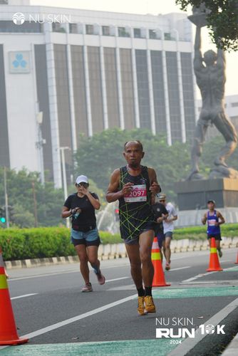 Race photo from Nu Skin Run 10K