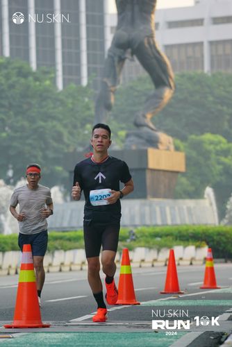 Race photo from Nu Skin Run 10K