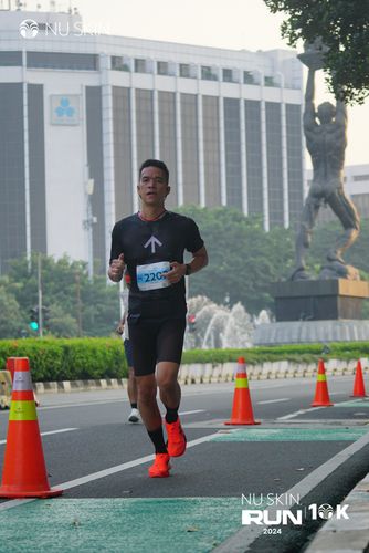 Race photo from Nu Skin Run 10K