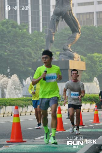 Race photo from Nu Skin Run 10K