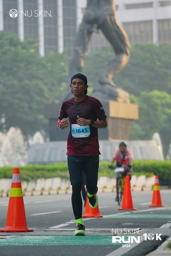 Race photo from Nu Skin Run 10K