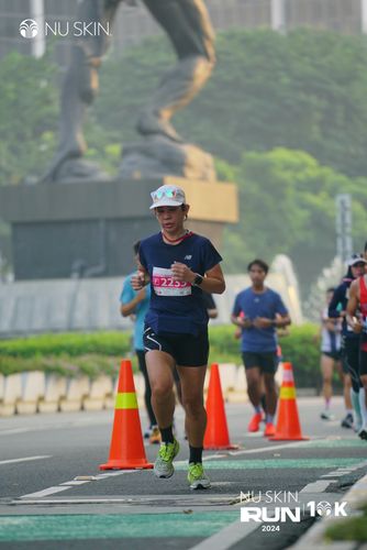 Race photo from Nu Skin Run 10K