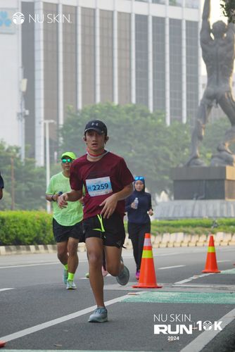 Race photo from Nu Skin Run 10K