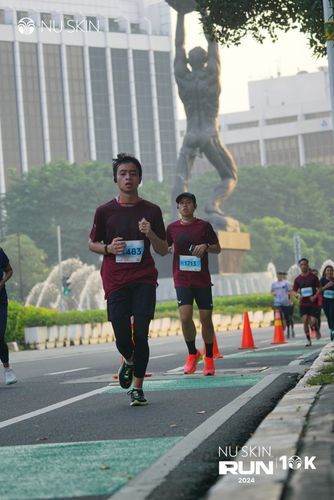 Race photo from Nu Skin Run 10K