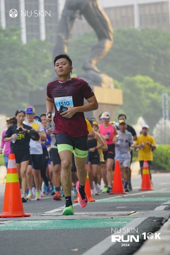 Race photo from Nu Skin Run 10K