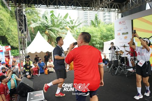 Race photo from ONE RUN 10 K