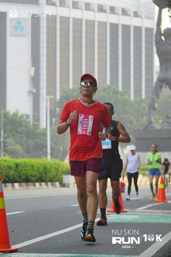 Race photo from Nu Skin Run 10K