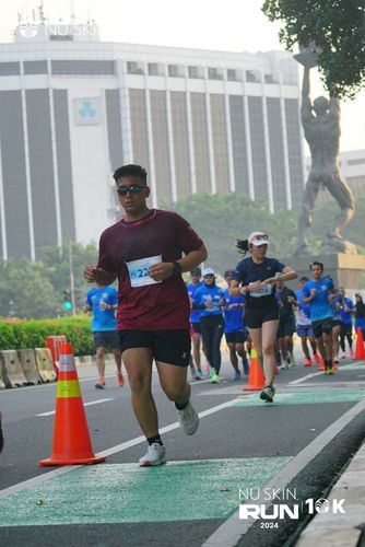 Race photo from Nu Skin Run 10K
