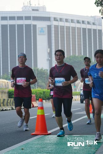 Race photo from Nu Skin Run 10K