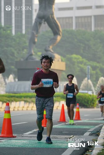 Race photo from Nu Skin Run 10K
