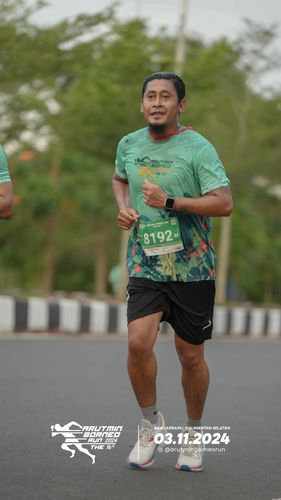 Race photo from Arutmin Borneo Run 2024