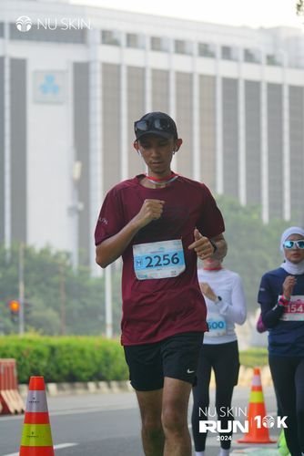 Race photo from Nu Skin Run 10K