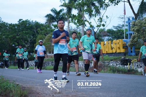 Race photo from Arutmin Borneo Run 2024