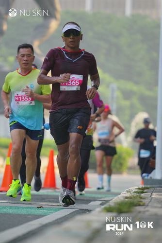 Race photo from Nu Skin Run 10K