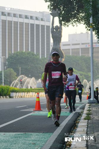 Race photo from Nu Skin Run 10K