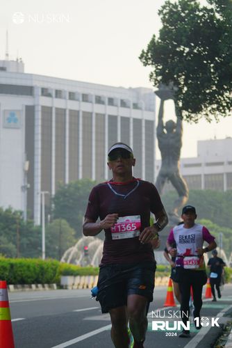Race photo from Nu Skin Run 10K