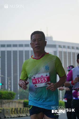 Race photo from Nu Skin Run 10K