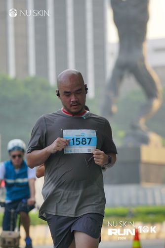 Race photo from Nu Skin Run 10K