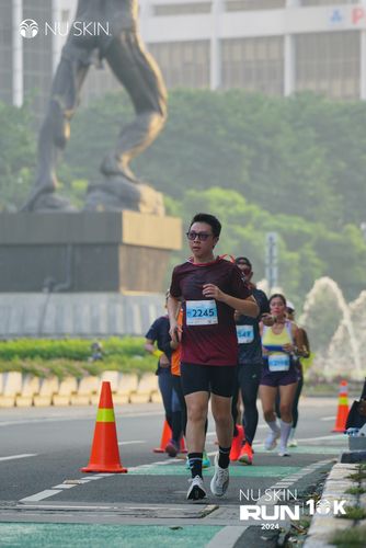 Race photo from Nu Skin Run 10K