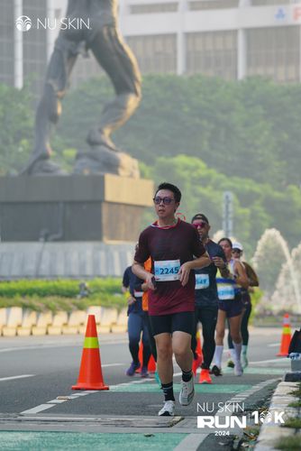 Race photo from Nu Skin Run 10K