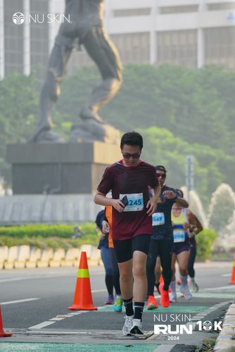 Race photo from Nu Skin Run 10K