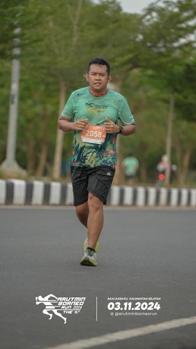 Race photo from Arutmin Borneo Run 2024