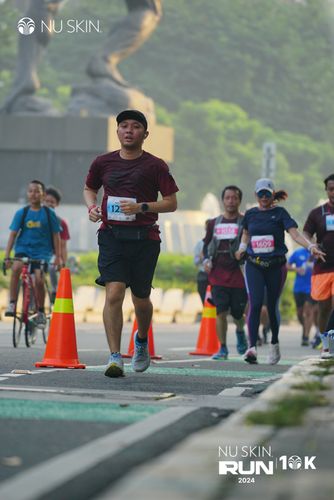 Race photo from Nu Skin Run 10K