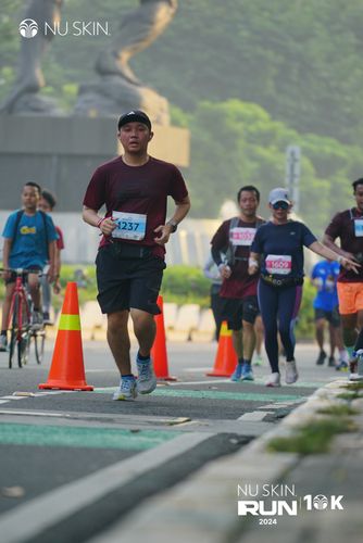 Race photo from Nu Skin Run 10K