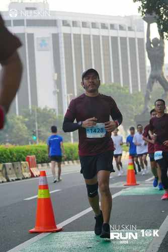 Race photo from Nu Skin Run 10K