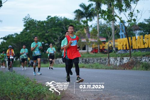 Race photo from Arutmin Borneo Run 2024