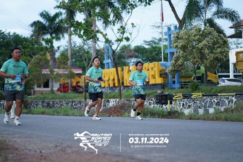 Race photo from Arutmin Borneo Run 2024