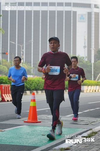 Race photo from Nu Skin Run 10K