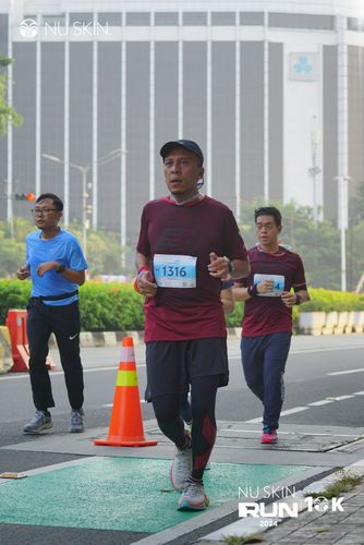 Race photo from Nu Skin Run 10K