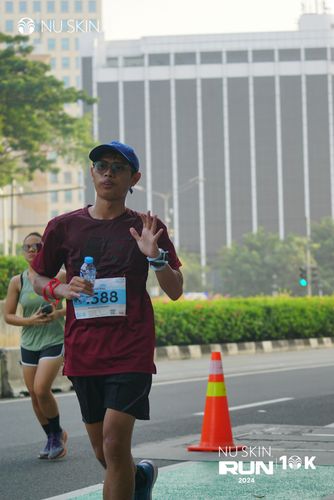 Race photo from Nu Skin Run 10K